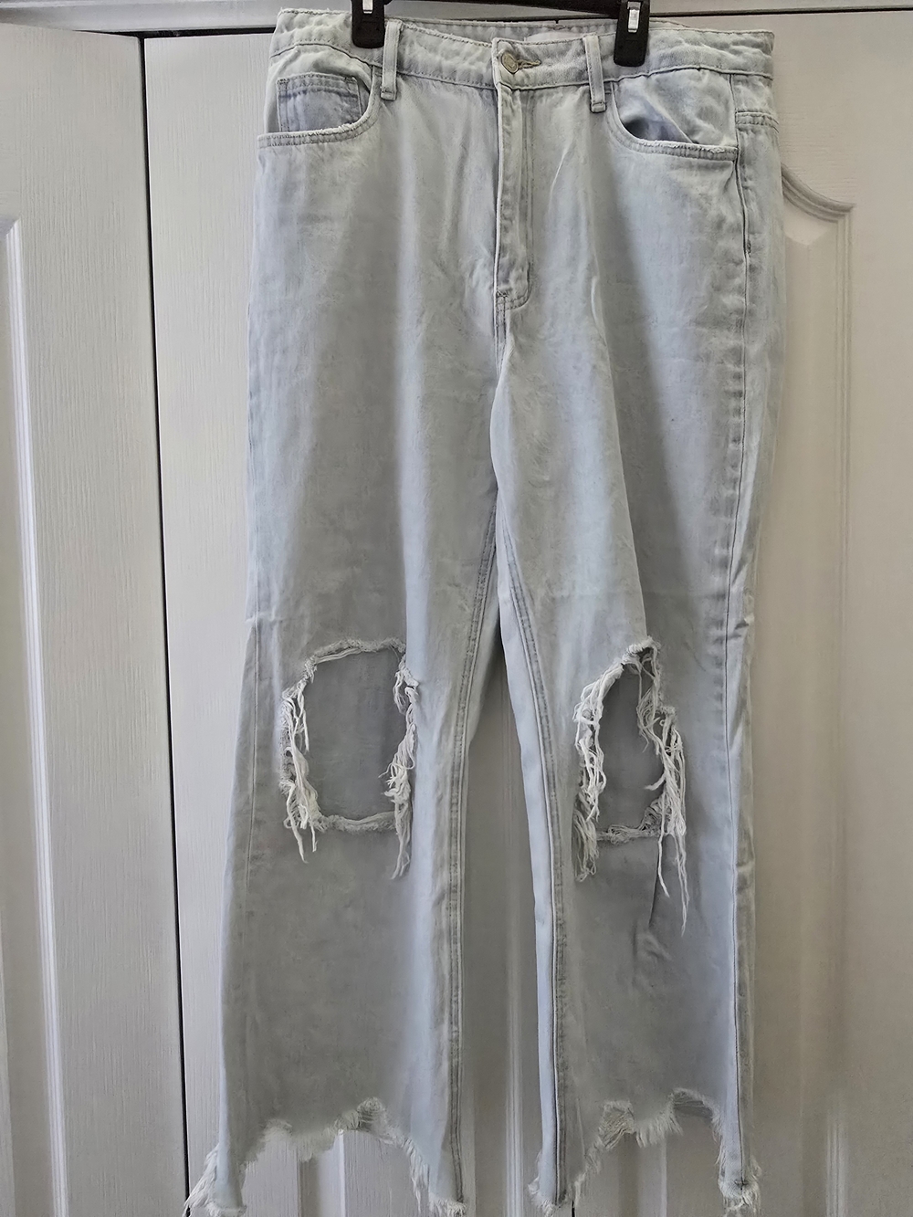 Light Blue Distressed Boyfriend Jeans with Knee Rips